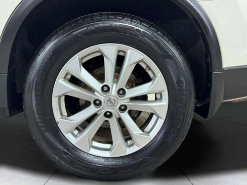 Used 2016 Nissan Rogue SV image 16