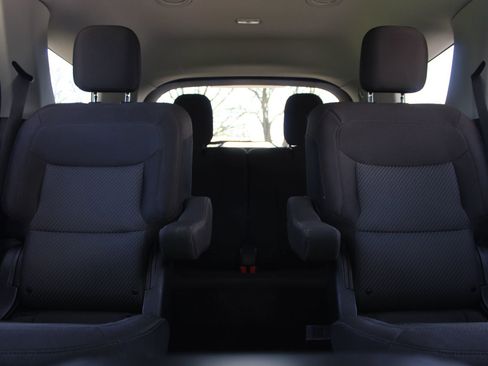 Used 2023 Ford Explorer XLT AWD/4WD image 13