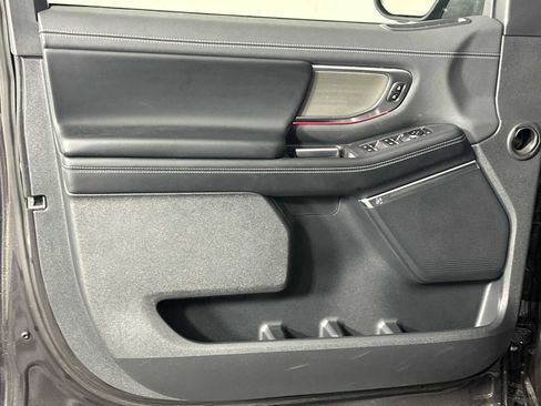 Used 2025 Ford Expedition Max Platinum w/ Driver's Package image 9