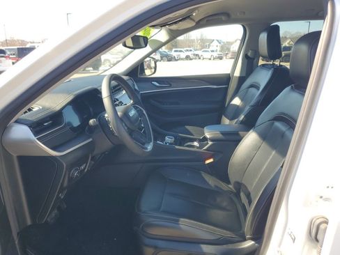 Used 2023 Jeep Grand Cherokee Limited image 5