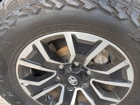 Used 2022 Toyota Tacoma TRD Sport image 28