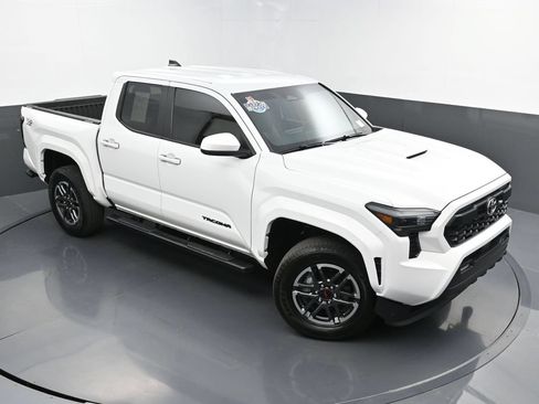 Used 2024 Toyota Tacoma TRD Sport AWD/4WD image 30