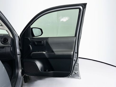 Used 2020 Toyota Tacoma SR5 RWD image 30