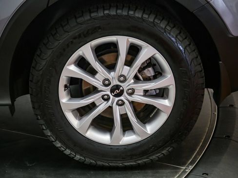Used 2022 Kia Telluride LX AWD/4WD image 11