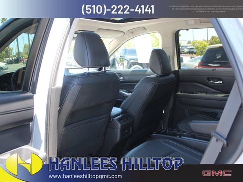 Used 2022 Nissan Pathfinder SL w/ SL Premium Package FWD image 17