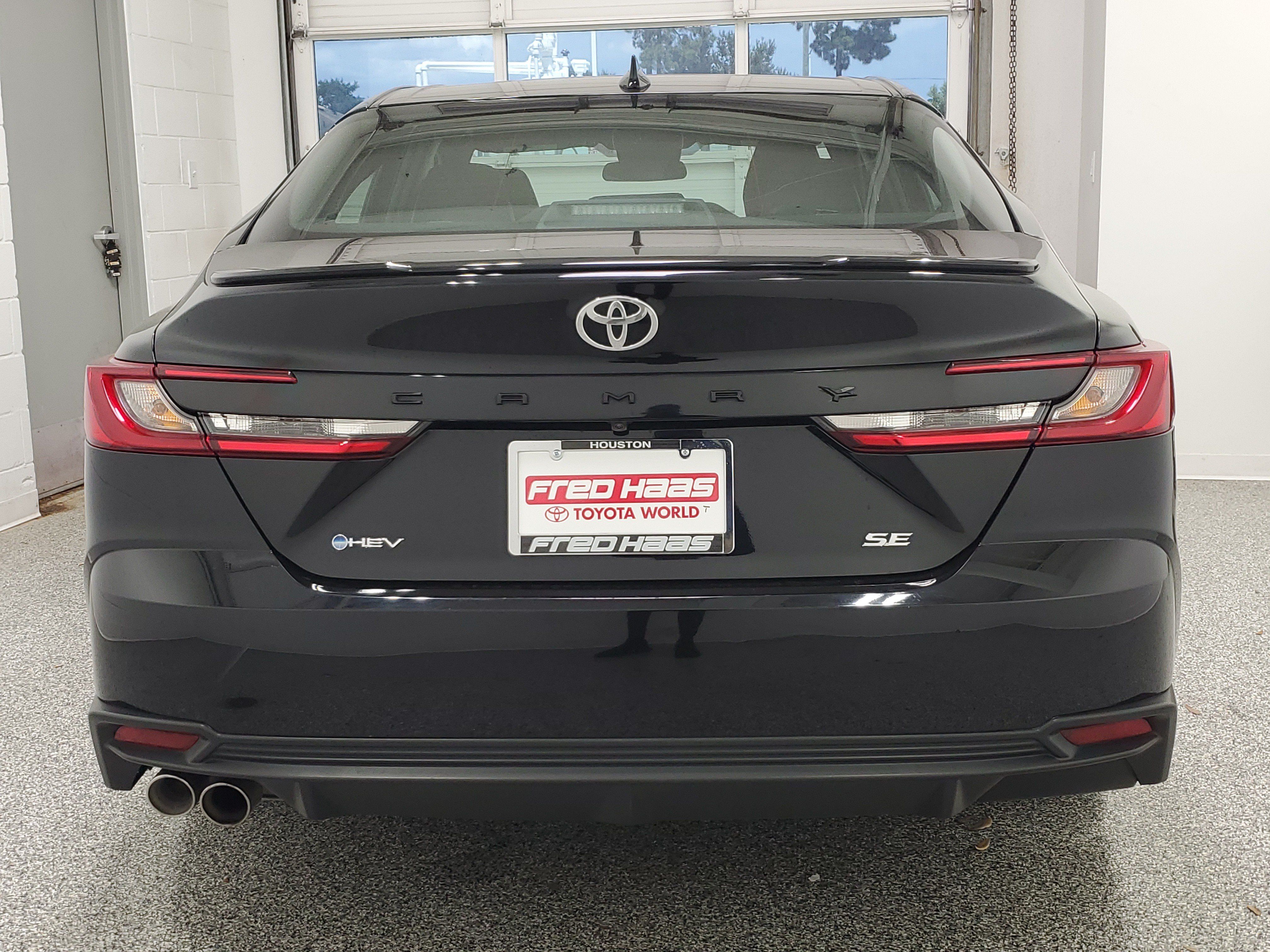 Used 2025 Toyota Camry SE FWD image 6