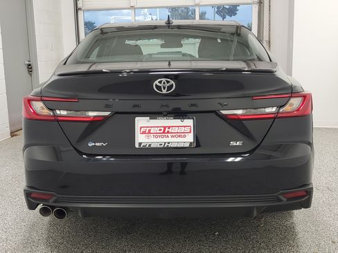 Used 2025 Toyota Camry SE FWD image 6