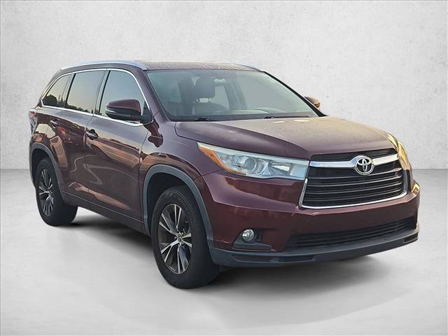 Used 2016 Toyota Highlander XLE FWD image 3