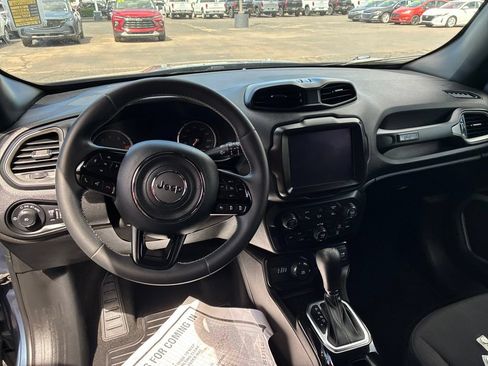 Used 2021 Jeep Renegade Latitude w/ Luxury Group II AWD/4WD image 1