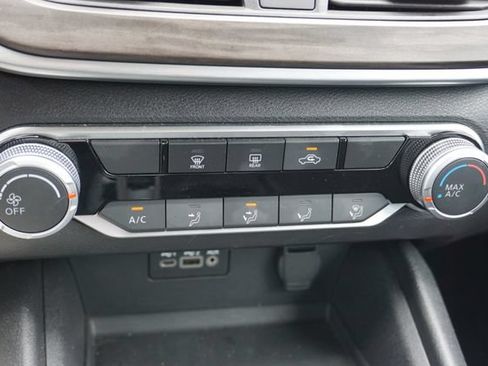 Used 2025 Nissan Altima 2.5 SV FWD image 25