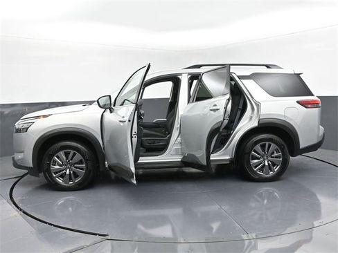 Used 2025 Nissan Pathfinder SV image 49