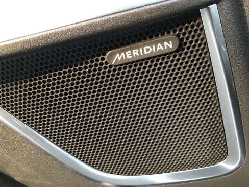 Used 2018 Jaguar E-PACE S image 12