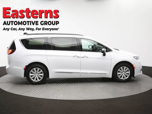 Used 2023 Chrysler Pacifica Limited FWD image 46