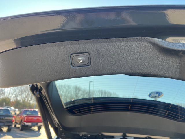 Used 2023 Ford Edge SEL w/ Convenience Package AWD/4WD image 10
