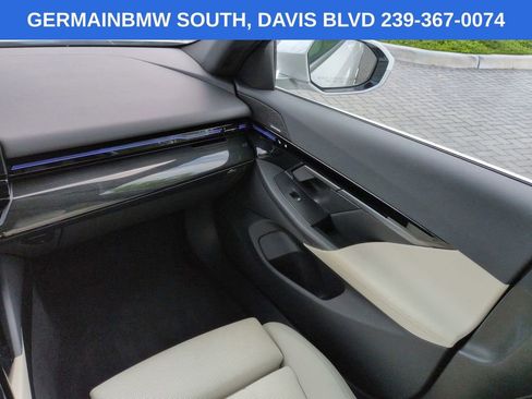 Certified 2024 BMW 530i w/ Premium Package RWD image 18