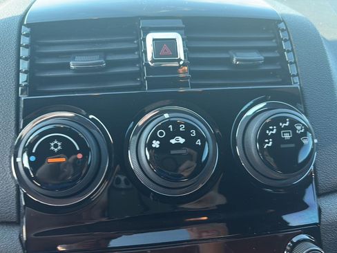 Used 2009 Saturn Sky RWD image 28