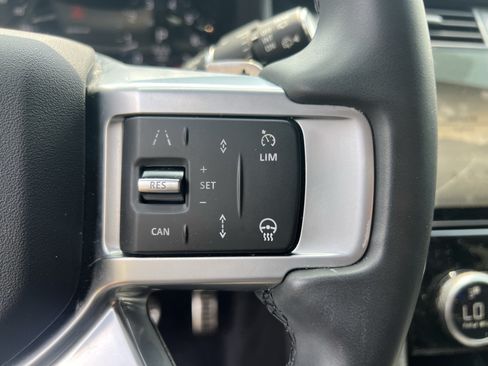 Used 2024 Land Rover Discovery Dynamic SE AWD/4WD image 23