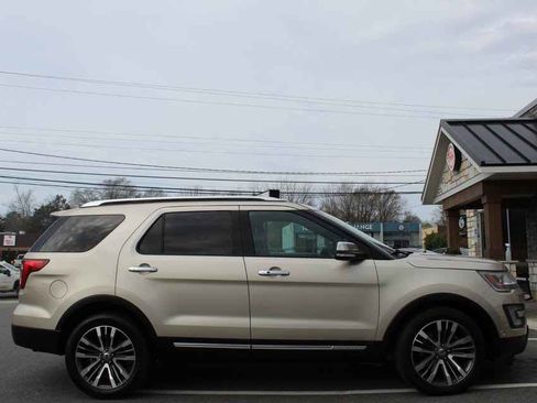 Used 2017 Ford Explorer Platinum AWD/4WD image 4
