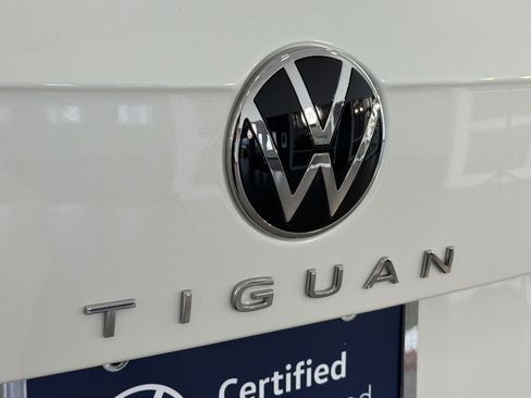 Used 2023 Volkswagen Tiguan SE R-Line FWD image 35