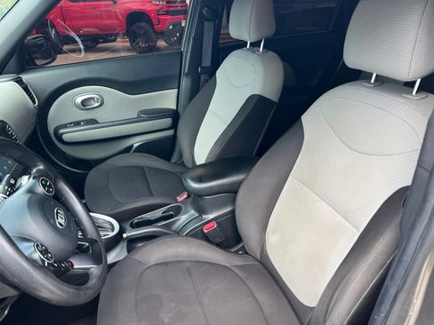 Used 2018 Kia Soul w/ Convenience Package FWD image 9