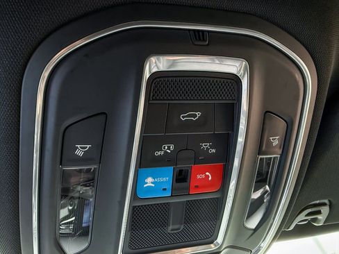 Used 2022 Jeep Wagoneer Series III image 18