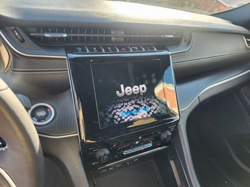 Used 2023 Jeep Grand Cherokee L Laredo image 11