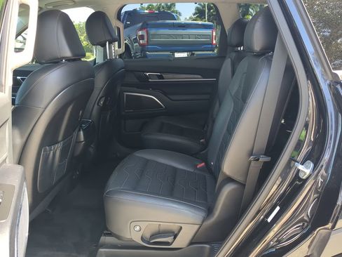 Used 2022 Kia Telluride SX w/ SX Prestige Package image 15