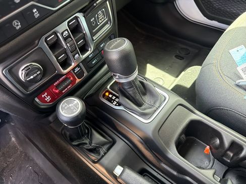 Used 2026 Jeep Gladiator Sport AWD/4WD image 26