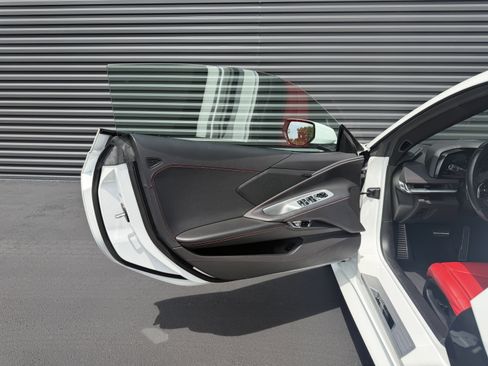 Used 2022 Chevrolet Corvette Stingray Convertible w/ 1LT RWD image 10