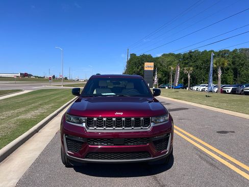 New 2026 Jeep Grand Cherokee Limited w/ Trailer Tow Package AWD/4WD image 12