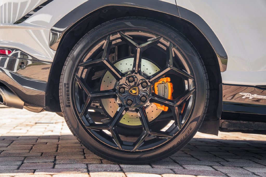 Used 2024 Lamborghini Urus Performante AWD/4WD image 13