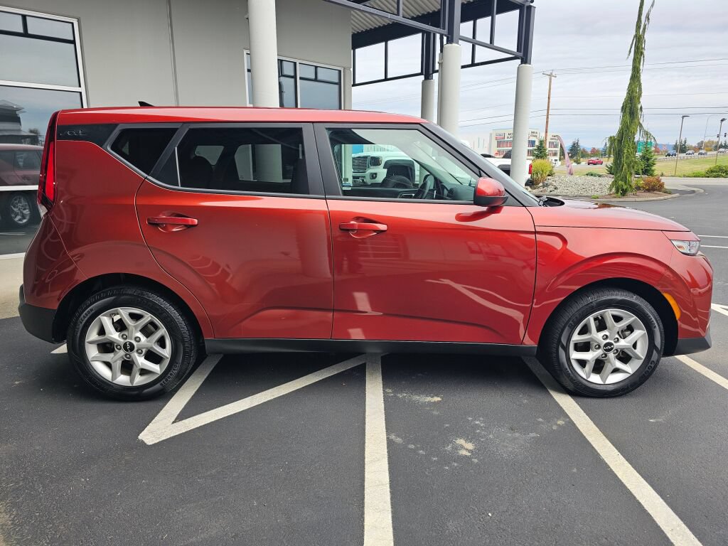 Used 2022 Kia Soul LX w/ Technology Package FWD image 6