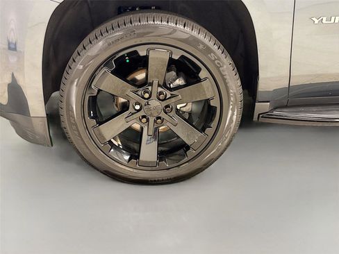 Used 2019 GMC Yukon SLT w/ Graphite Performance Edition AWD/4WD image 33