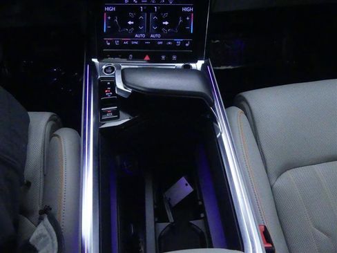 Used 2024 Audi Q8 e-tron Prestige image 20