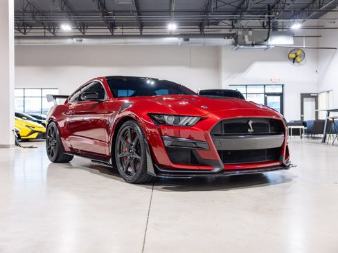 Used 2021 Ford Mustang Shelby GT500 w/ Carbon Fiber Track Pack RWD image 3
