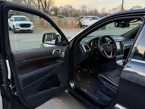 Used 2015 Jeep Grand Cherokee Overland image 10