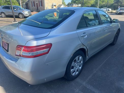 Used 2011 Toyota Camry LE FWD image 4