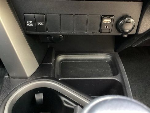 Used 2018 Toyota RAV4 XLE image 17