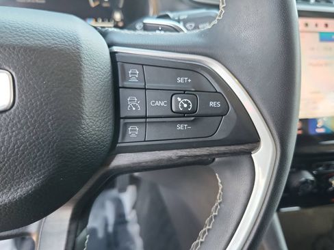 Used 2023 Jeep Grand Cherokee Limited w/ Luxury Tech Group II AWD/4WD image 22