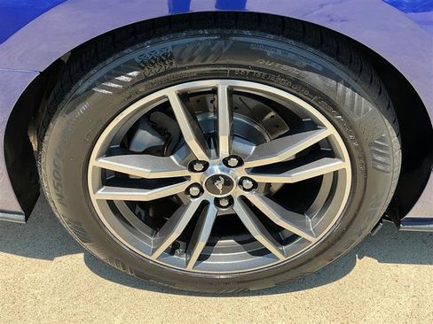 Used 2015 Ford Mustang Premium RWD image 22