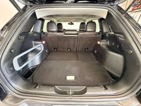 Used 2018 Jeep Cherokee Trailhawk w/ Comfort & Convenience Group AWD/4WD image 7