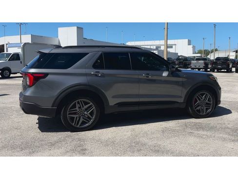 Used 2026 Ford Explorer ST-Line w/ ST-Line Street Pack RWD image 9