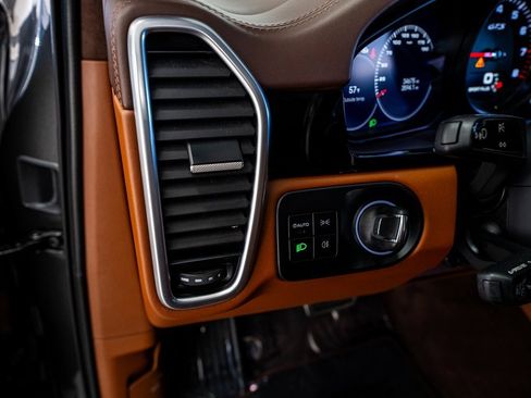 Used 2023 Porsche Cayenne GTS image 36