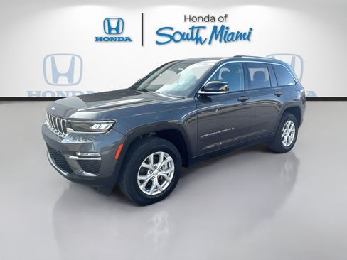 Used 2023 Jeep Grand Cherokee Limited RWD image 3
