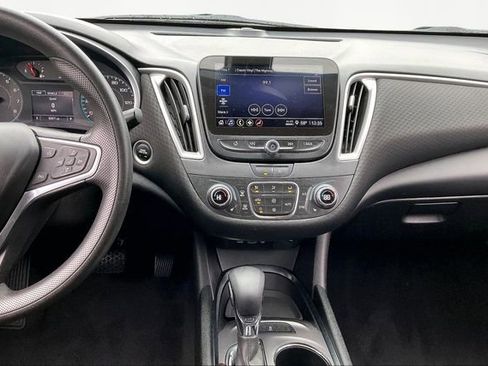 Used 2022 Chevrolet Malibu LT image 9