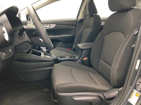 Used 2024 Kia Forte LXS FWD image 17