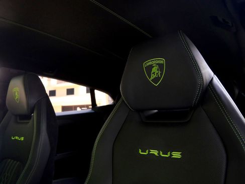 Used 2023 Lamborghini Urus Performante AWD/4WD image 34