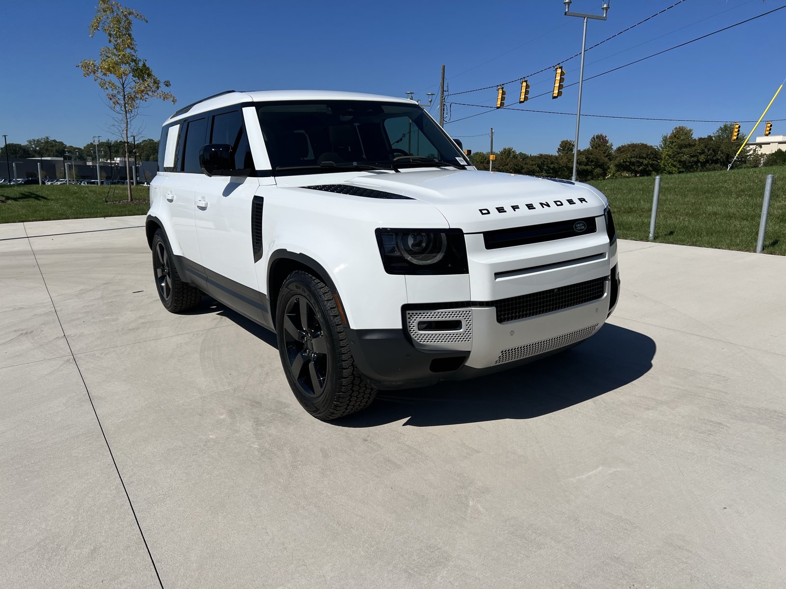 Used 2025 Land Rover Defender 110 S AWD/4WD image 1