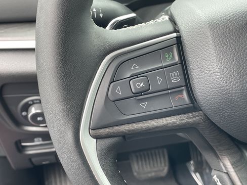 Used 2023 Jeep Grand Cherokee Limited w/ Luxury Tech Group II AWD/4WD image 18