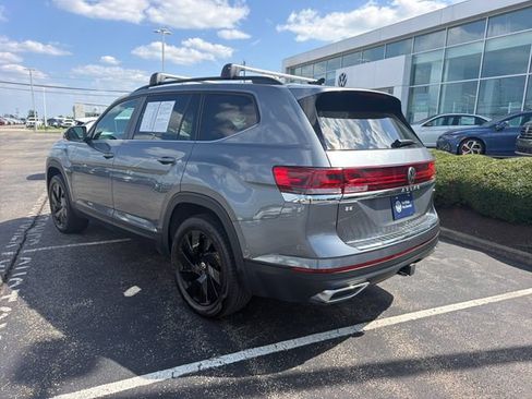 Used 2024 Volkswagen Atlas SE AWD/4WD image 8
